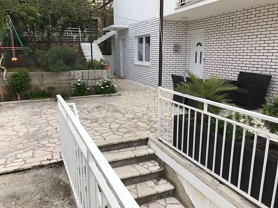 Apartment Sara Trogir 0*,